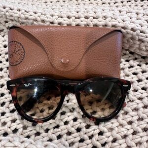 Ray-Ban Wayfarer Way RB2241
